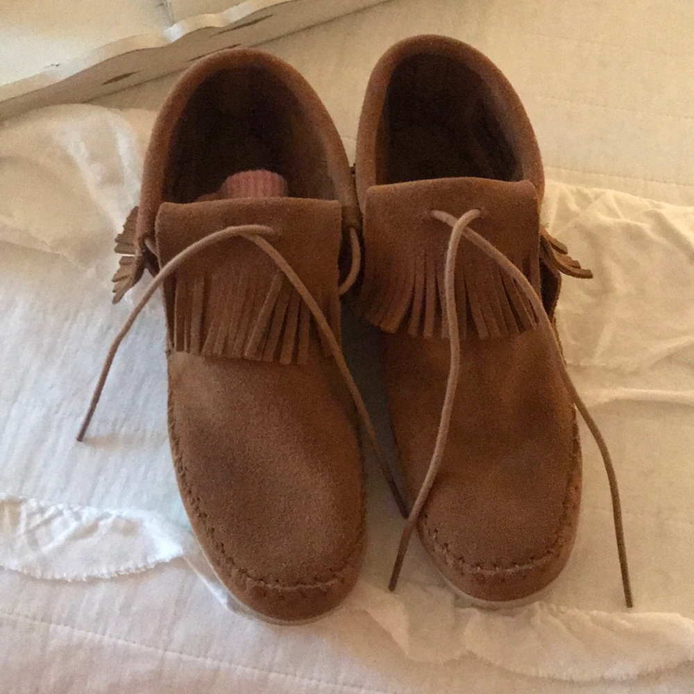 Minnetonka moccasin shoes